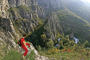 Beschreibung: http://www.nacionalnarevija.com/images/images/Broj%2018/Svrljig/14%20-%20zdrelo%20s%20timoka%204444%20copy.jpg